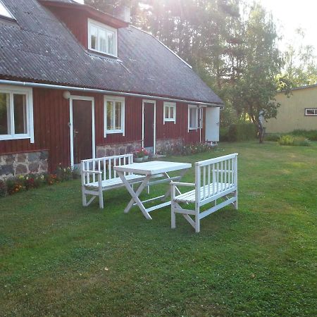 Kuus Tuba Hostel Leisi Екстериор снимка