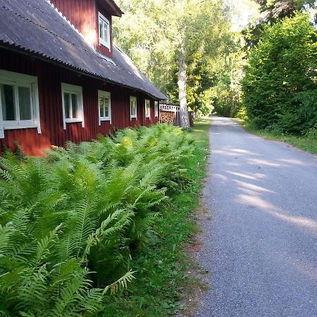 Kuus Tuba Hostel Leisi Екстериор снимка