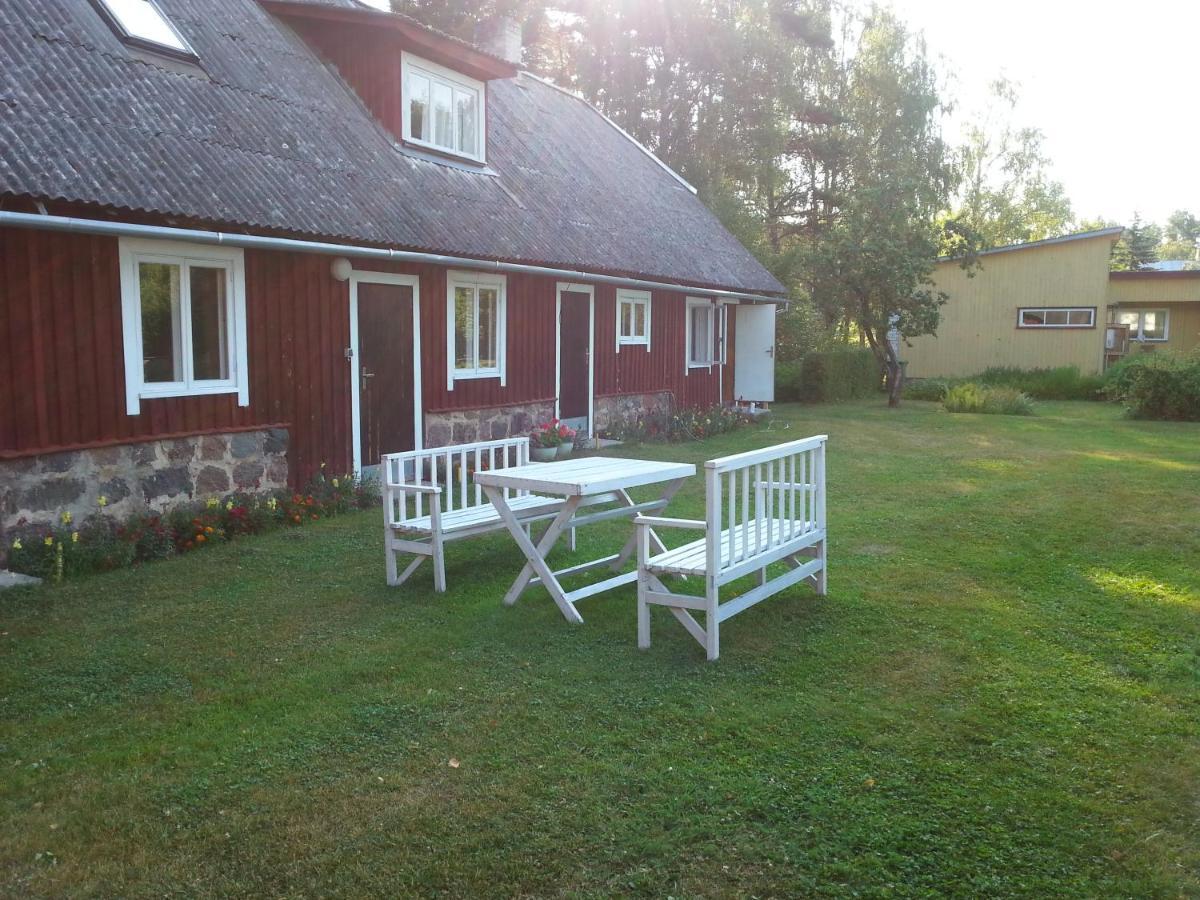 Kuus Tuba Hostel Leisi Екстериор снимка