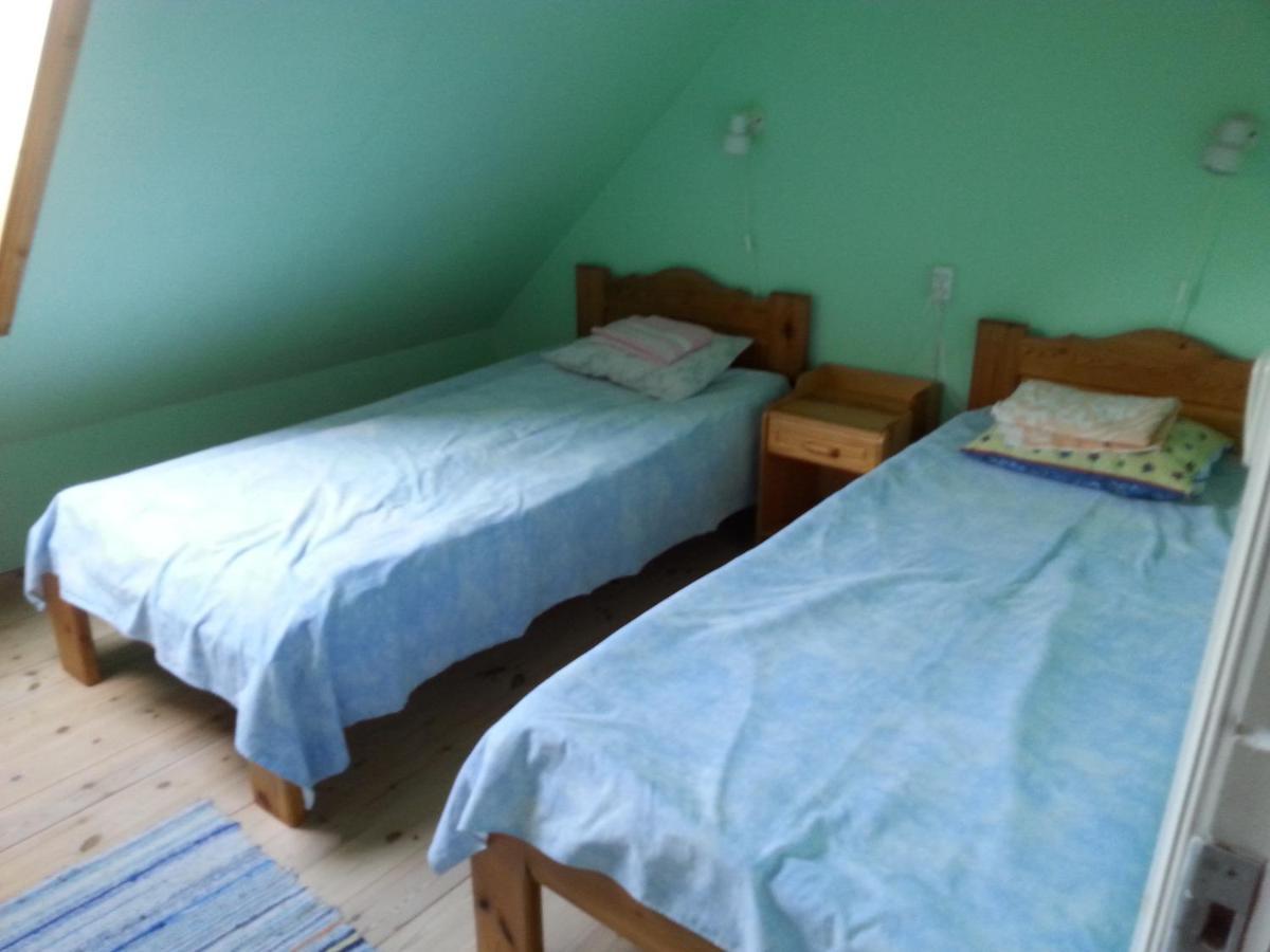 Kuus Tuba Hostel Leisi Екстериор снимка