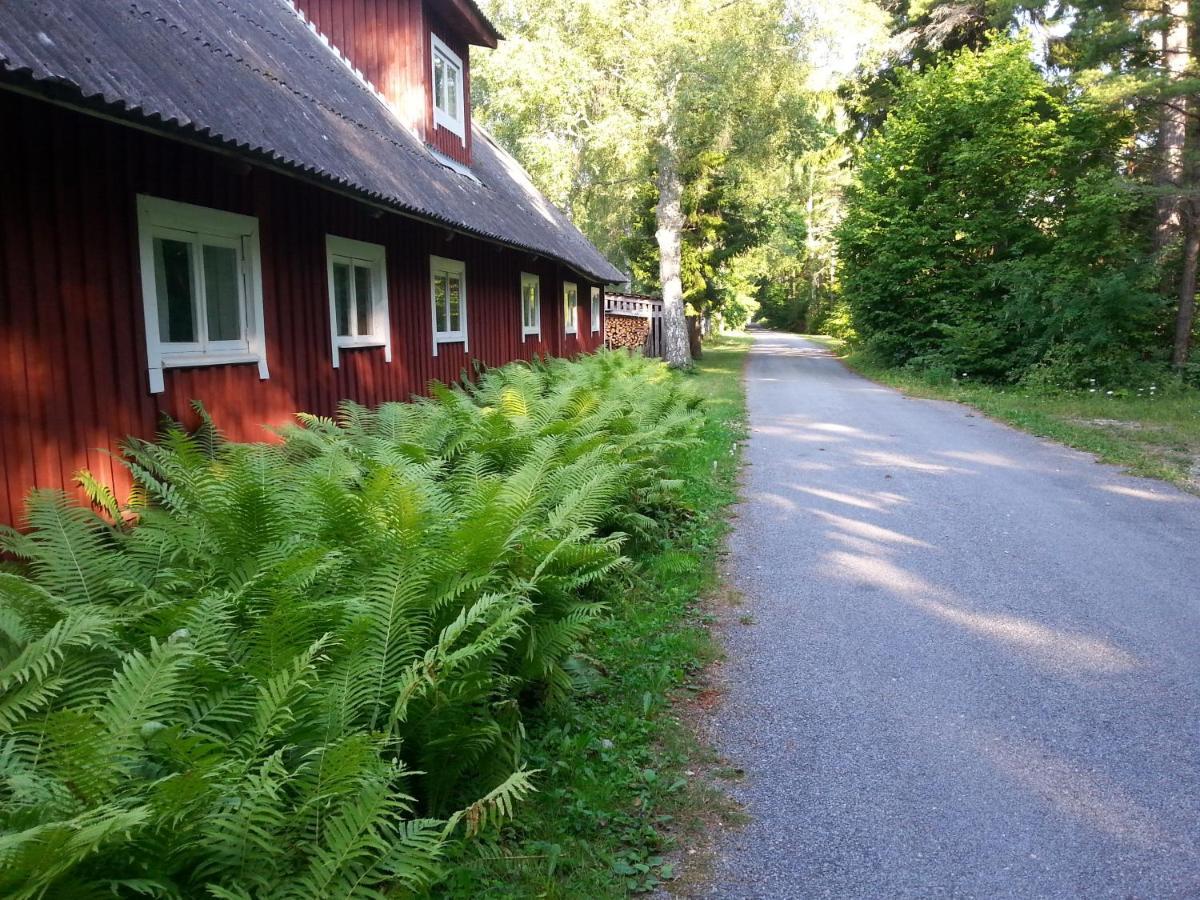 Kuus Tuba Hostel Leisi Екстериор снимка