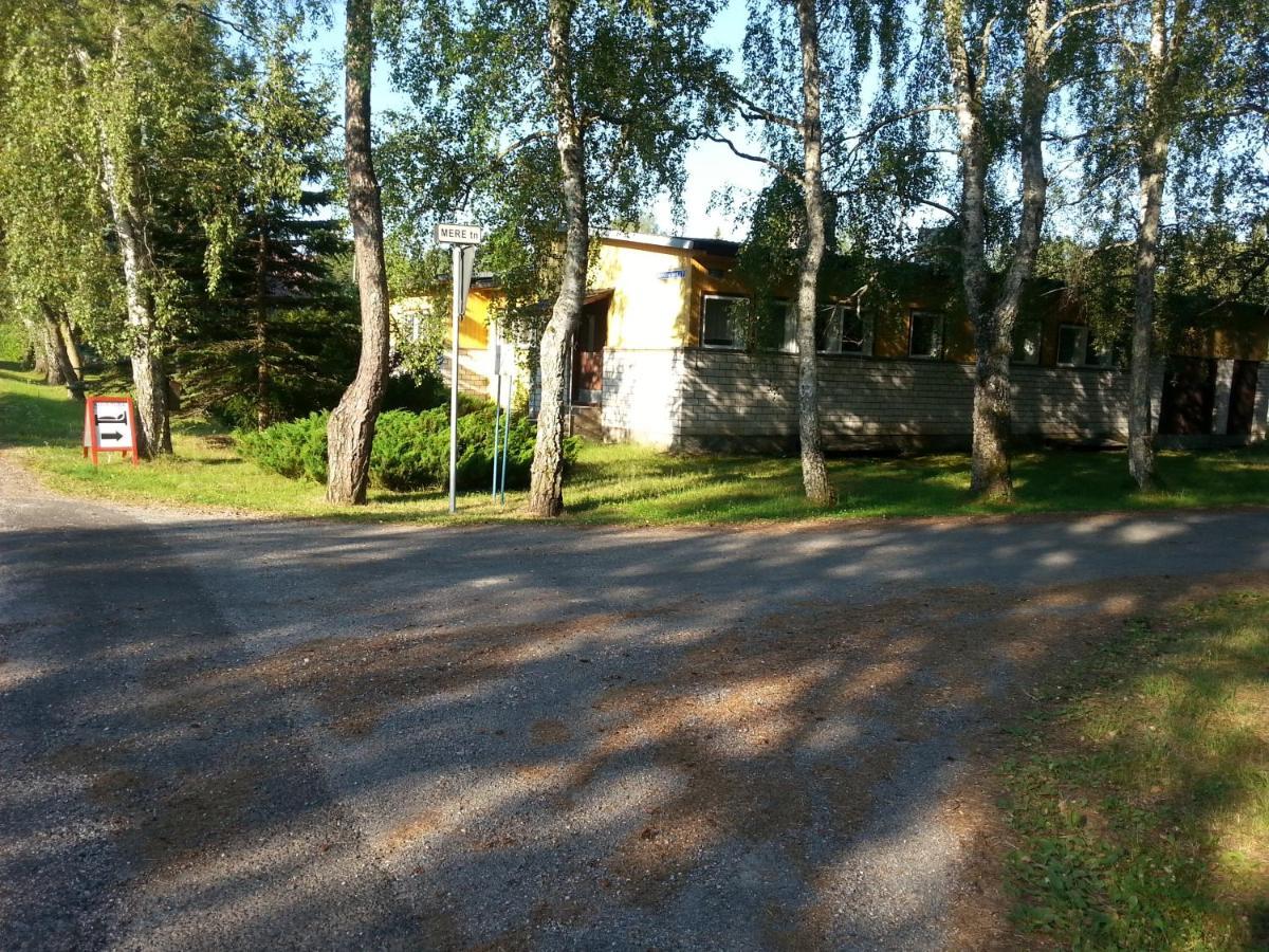 Kuus Tuba Hostel Leisi Екстериор снимка