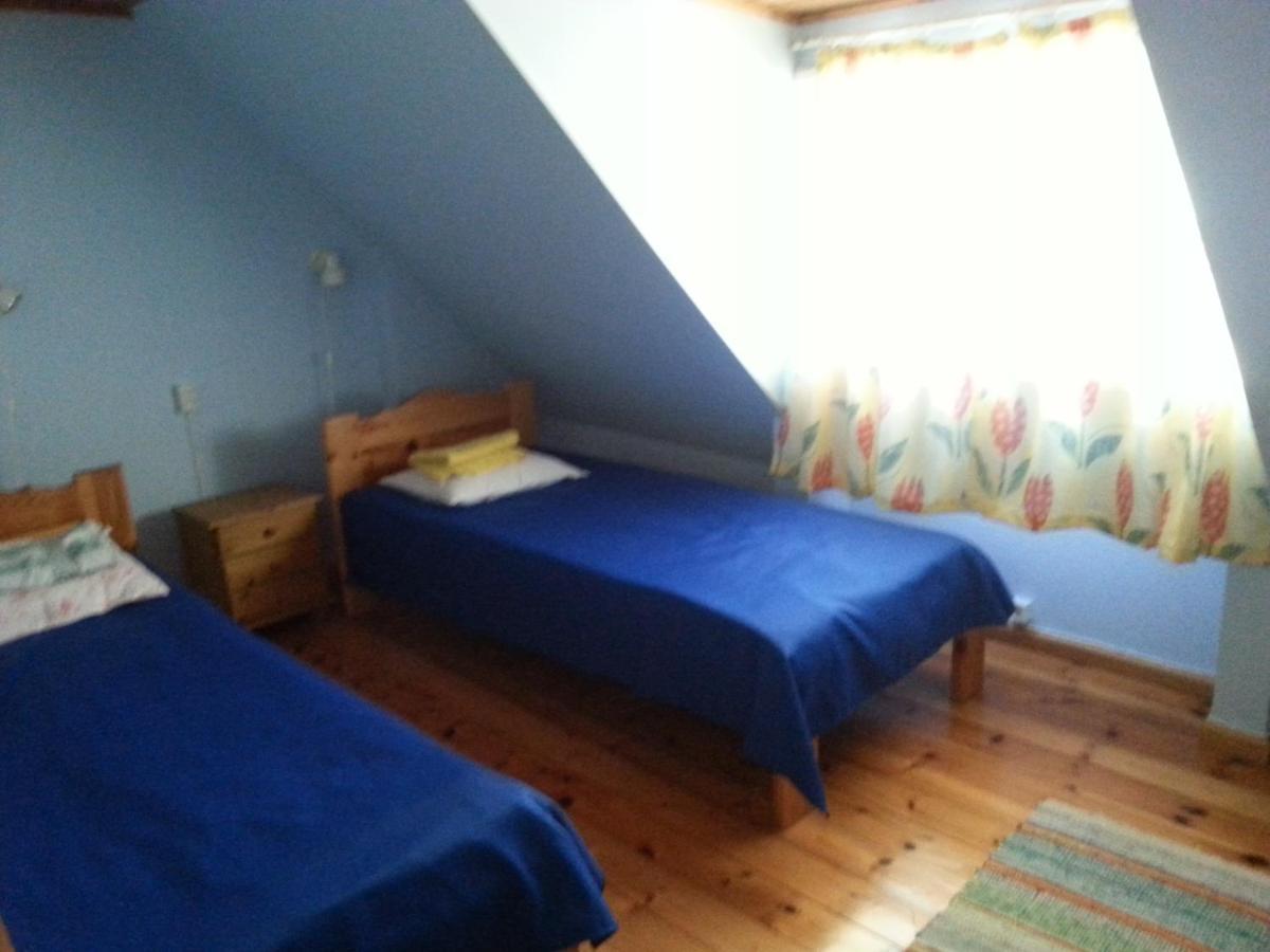 Kuus Tuba Hostel Leisi Екстериор снимка