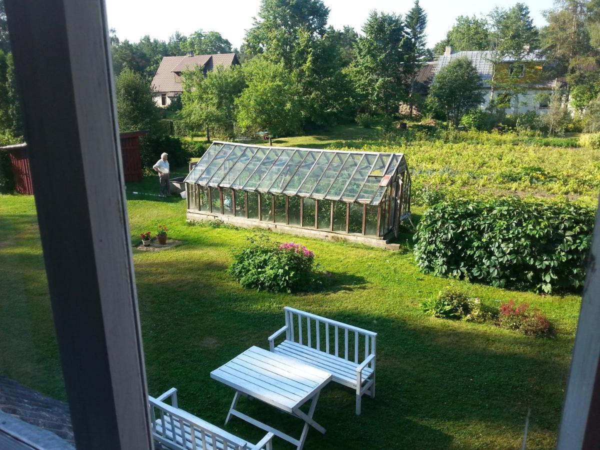 Kuus Tuba Hostel Leisi Екстериор снимка