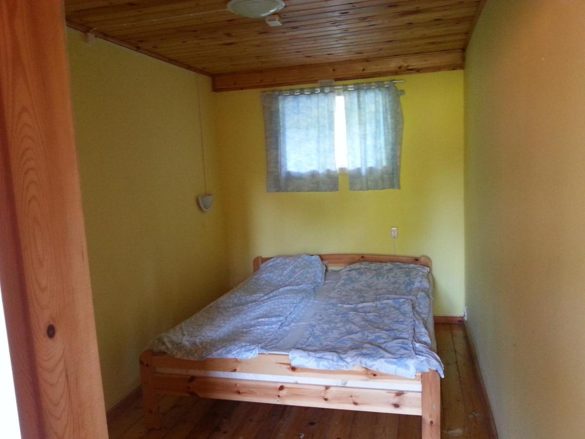 Kuus Tuba Hostel Leisi Екстериор снимка