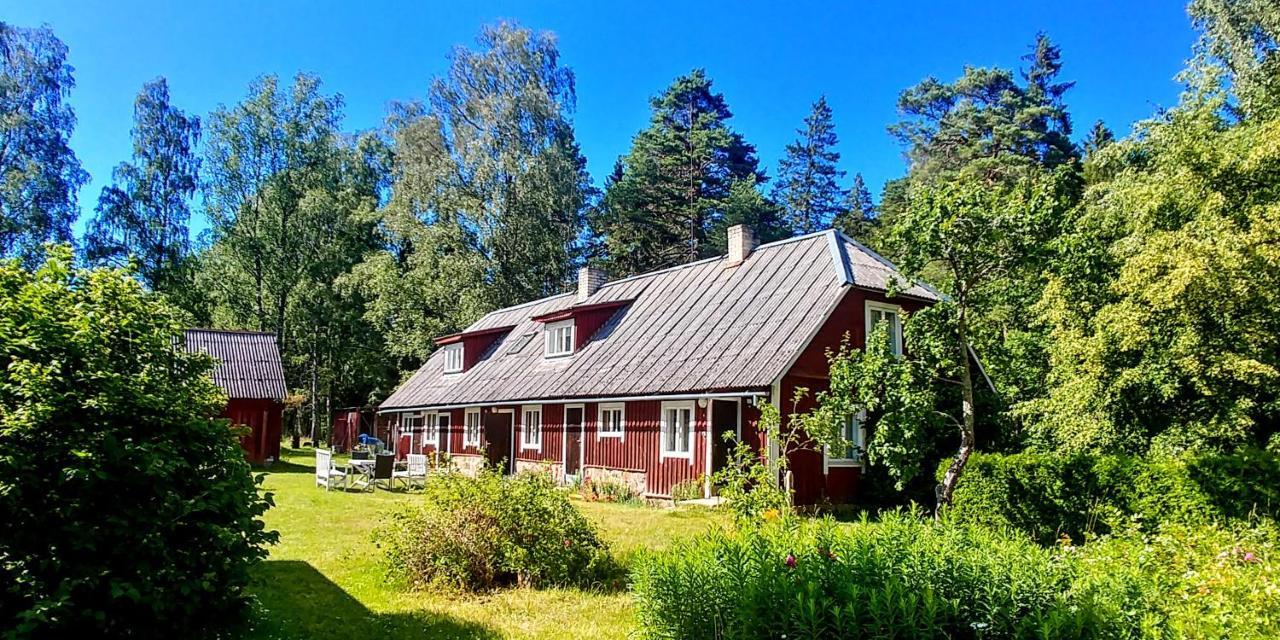 Kuus Tuba Hostel Leisi Екстериор снимка