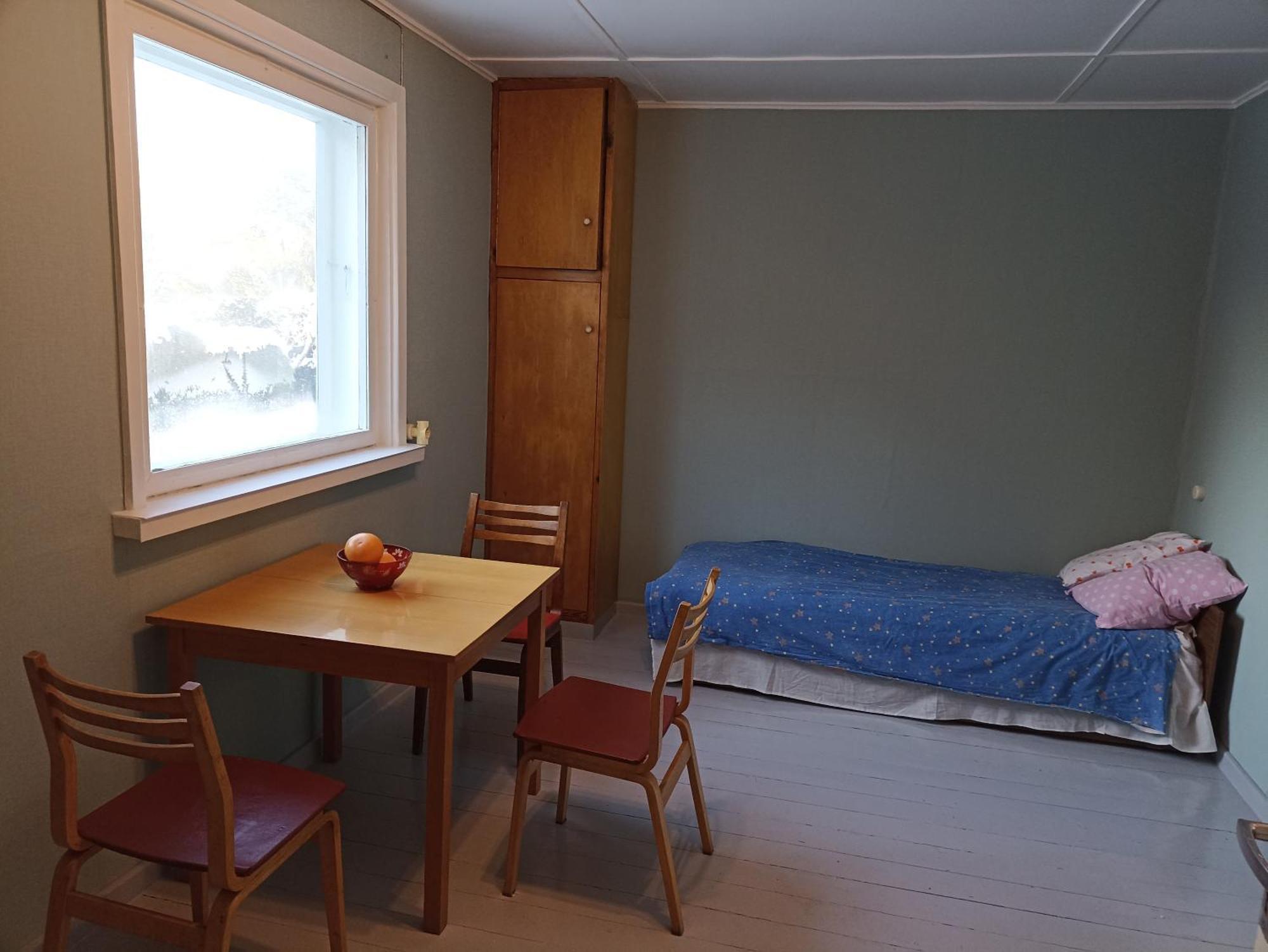 Kuus Tuba Hostel Leisi Екстериор снимка
